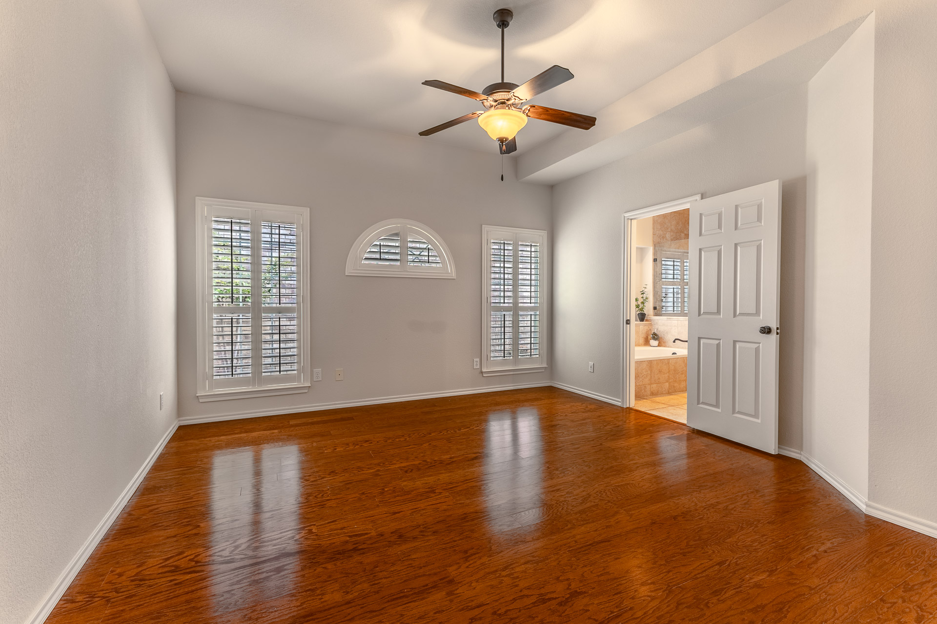 Room before virtual staging — empty